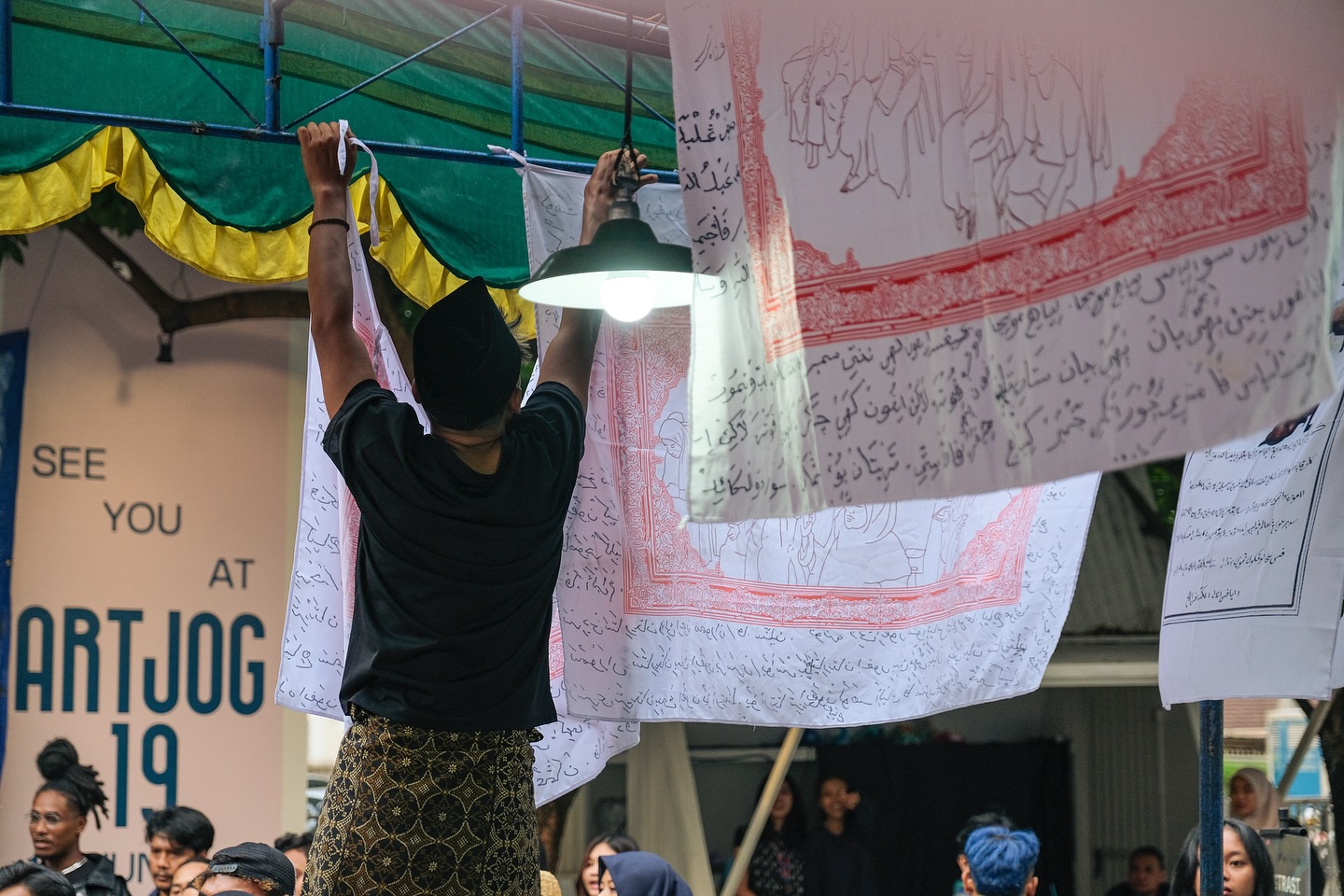 Selama 24 jam penuh, panggung performa•ARTJOG disulap menjadi ruang lintas waktu yang nyaris tan (1)