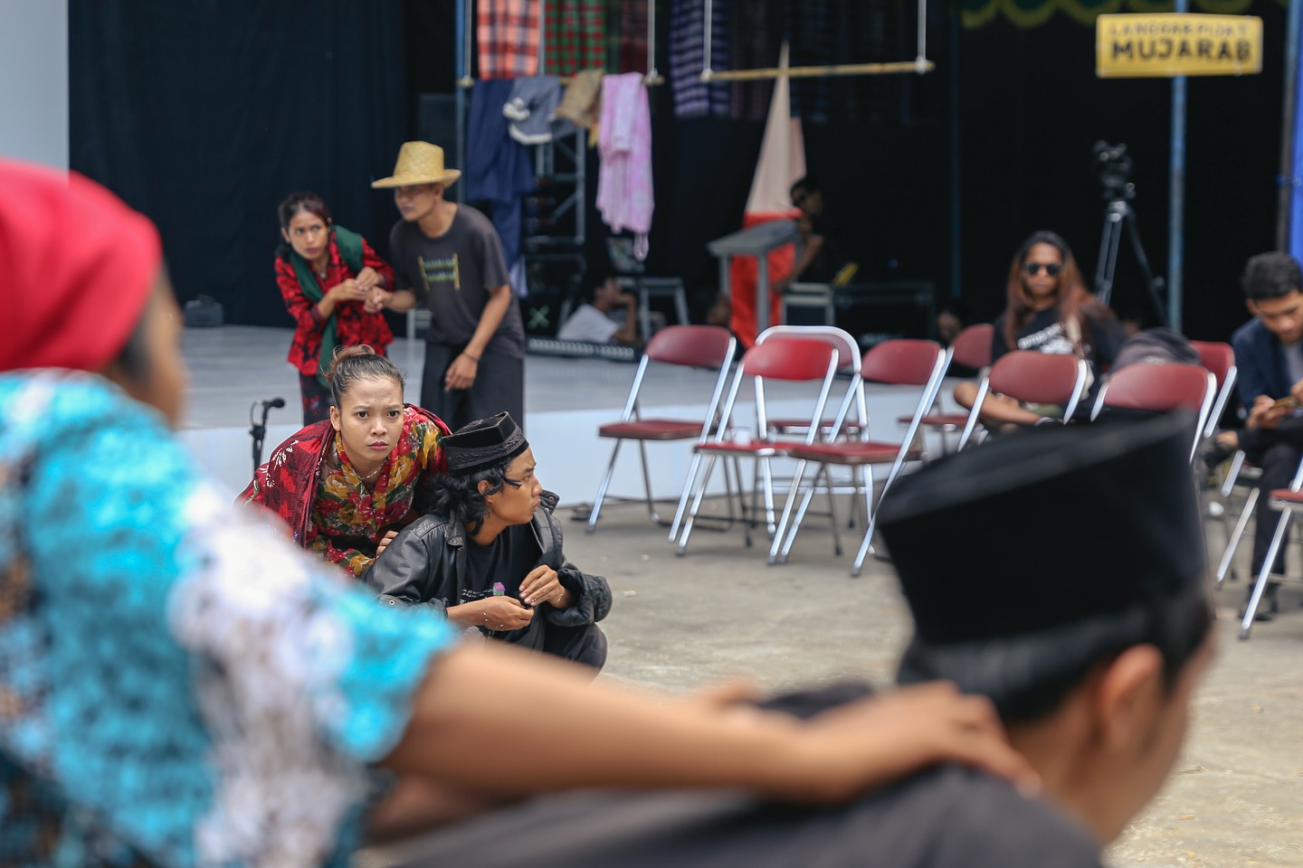 Selama 24 jam penuh, panggung performa•ARTJOG disulap menjadi ruang lintas waktu yang nyaris tan (16)