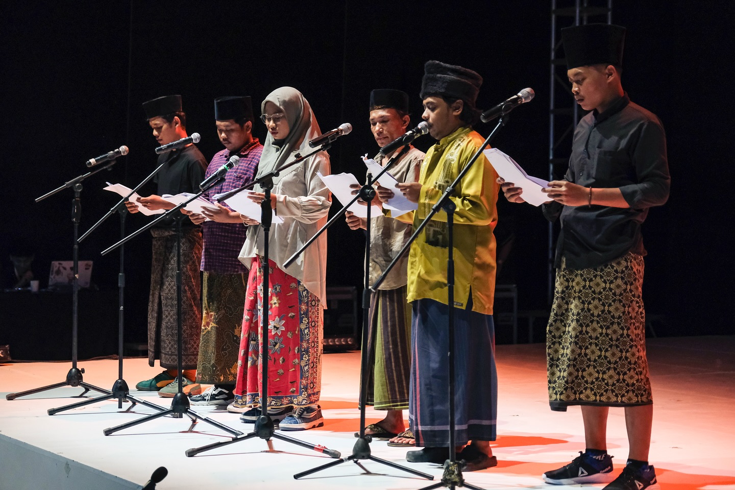 Selama 24 jam penuh, panggung performa•ARTJOG disulap menjadi ruang lintas waktu yang nyaris tan (6)
